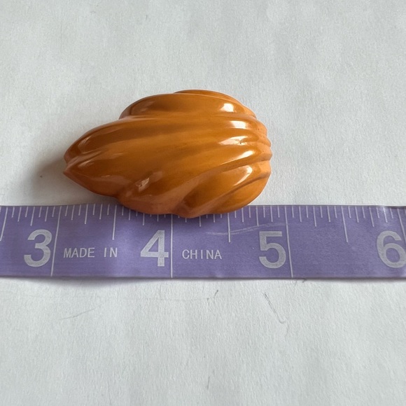 Vintage BAKELITE Butterscotch Dress Clip - Picture 7 of 9
